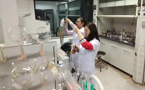 一圖一故事丨披星戴月，奔波在河道與實驗室之間的監測組