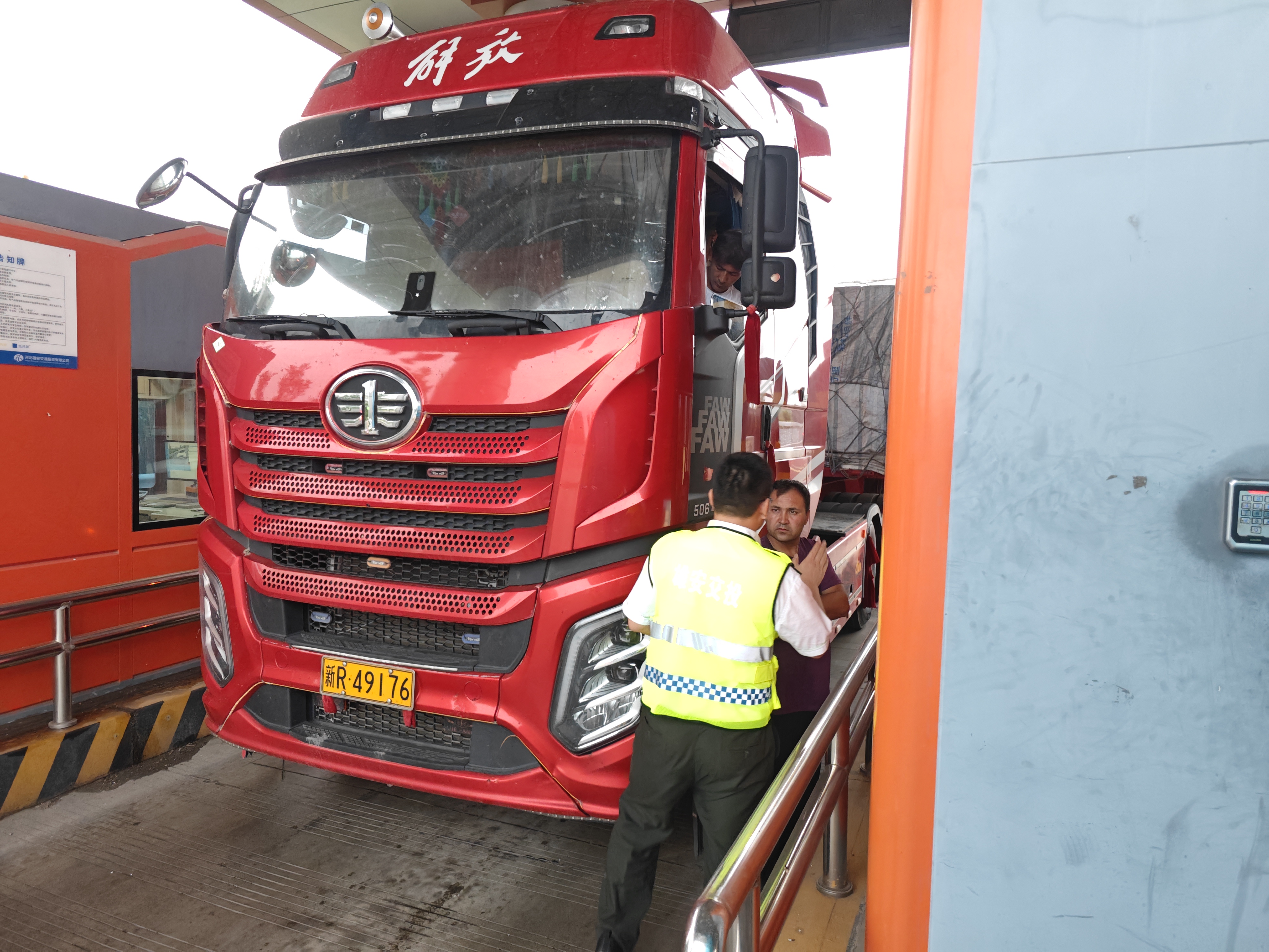 b06bed01edd36017383f9a1fbb2ef5a4.jpg